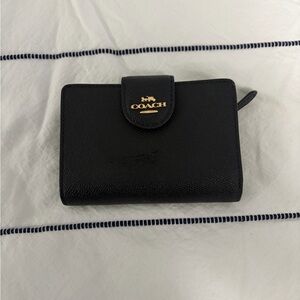Coach Black  Leather Medium Wallet – Gold Hardware | Excellent Condition